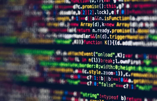 Geschriebener Code ist auf einem Bildschirm zu sehen Geschriebener Code ist auf einem Bildschirm zu sehen