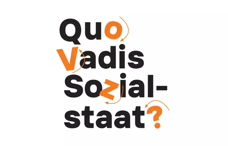 Grafik mit dem Inhalt "Quo vadis Sozialstaat" in Schwarz, einzelne Buchstaben sind orangefarben und zwischen einigen Buchstaben gibt es einige gebogene Pfeile, die in unterschiedliche Richtungen weisen